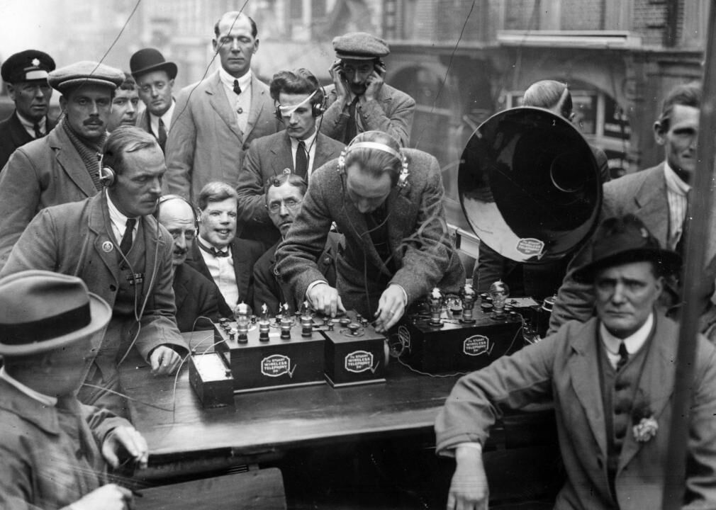 1921: Christmas takes the radio